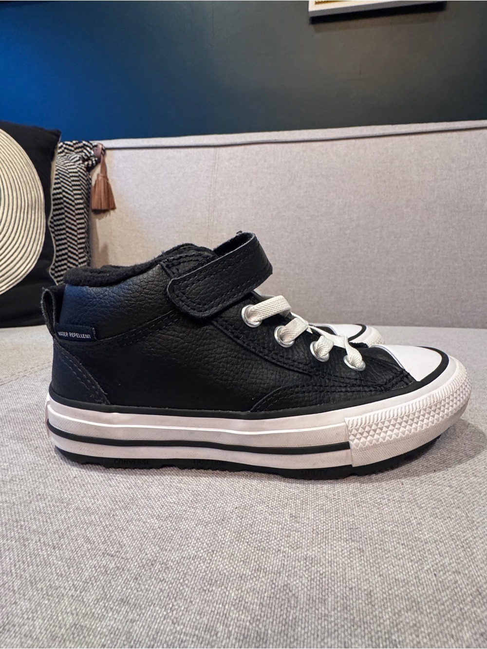 NEW Converse Kids' Black Leather Chuck Taylor All Star High Top Sneakers 13.5 - Picture 4 of 7